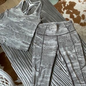 LuLuLemon Pants and Tank Matching set Sz 4